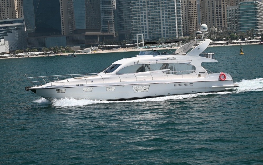 Yacht cruise dubai