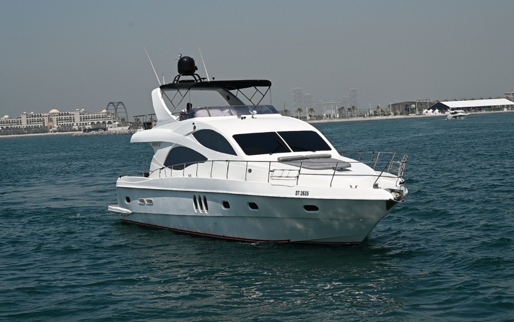 Yacht cruise dubai